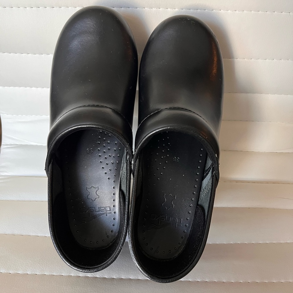 Dansko Women's Black Cabrio Professional Clogs 38 (7.5-8)